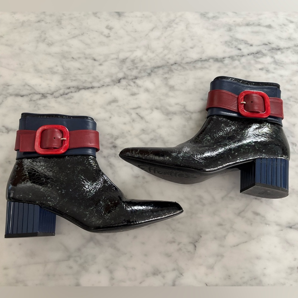 John Vlueflog deep green speckled patent booties with blue fluted heel size 9.5